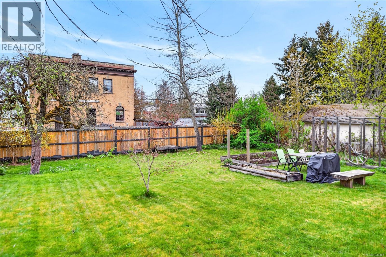 2738 Derwent Ave - 74