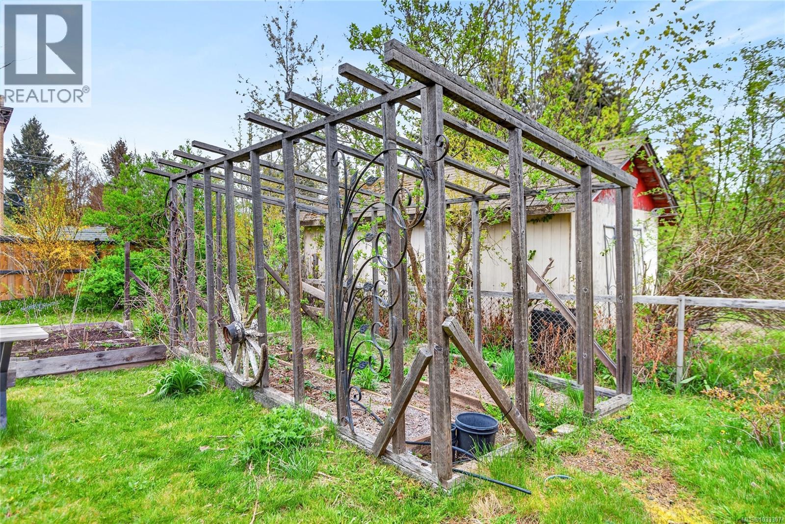 2738 Derwent Ave - 69