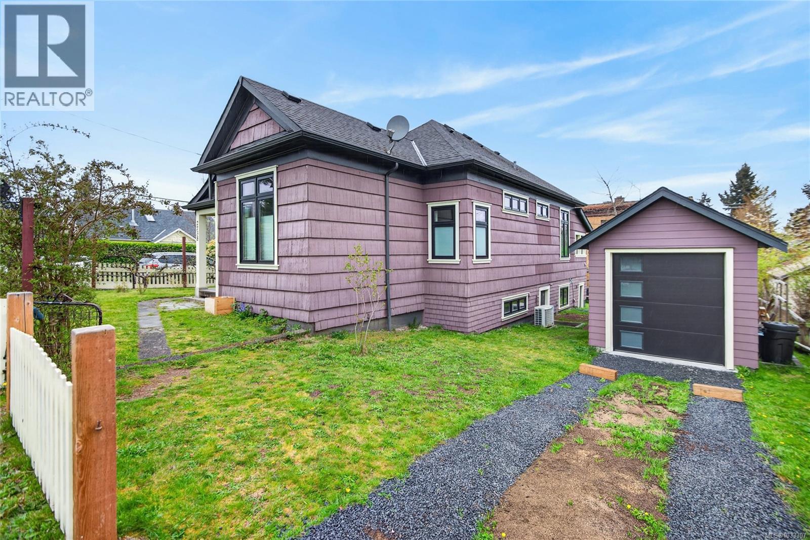 2738 Derwent Ave - 55