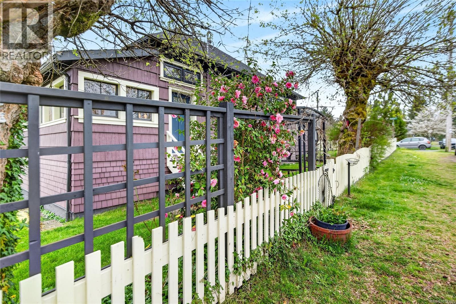 2738 Derwent Ave - 60