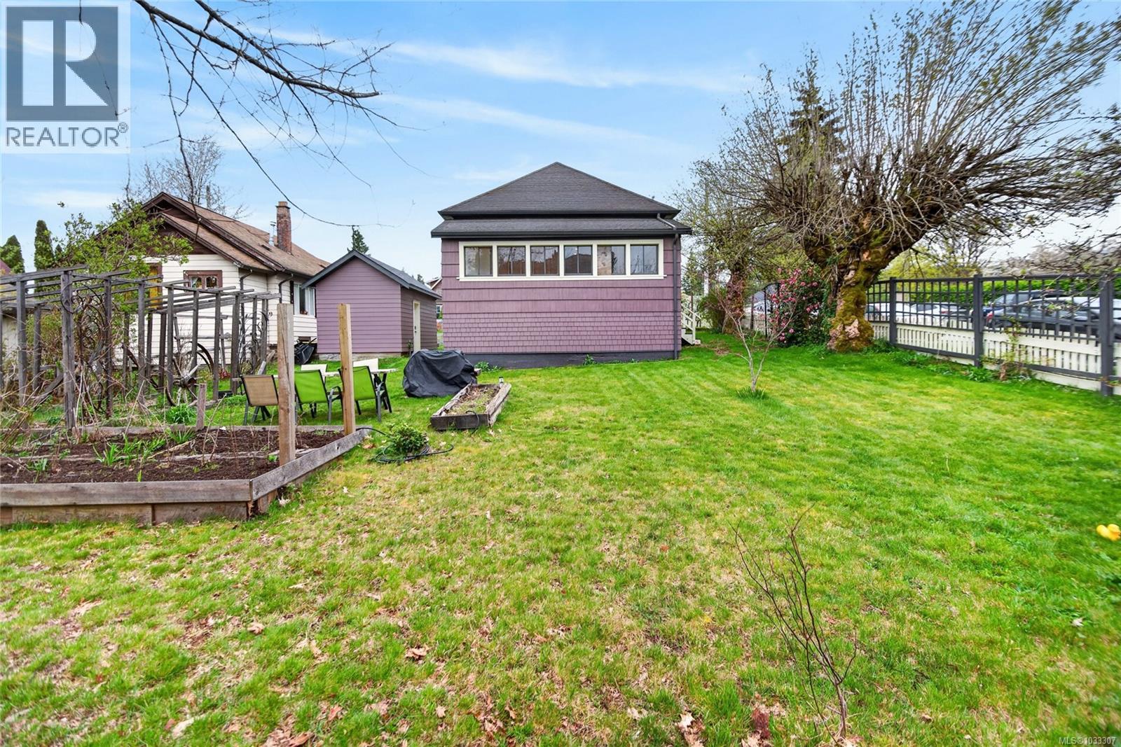 2738 Derwent Ave - 65