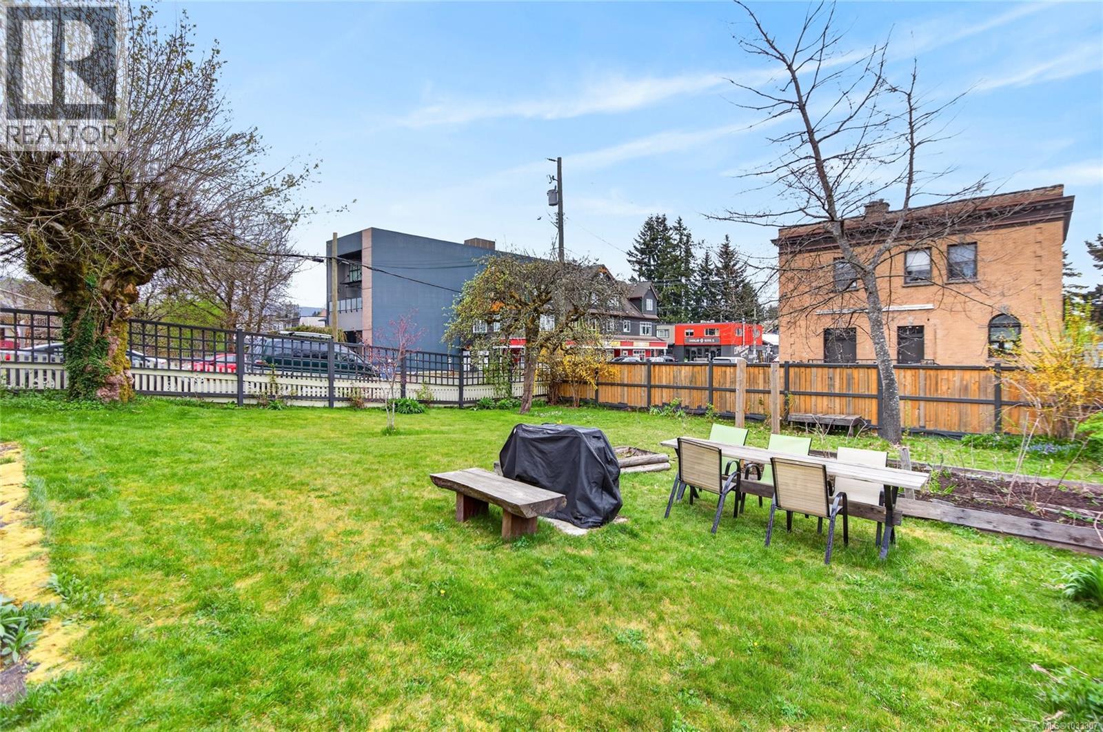 2738 Derwent Ave - 71