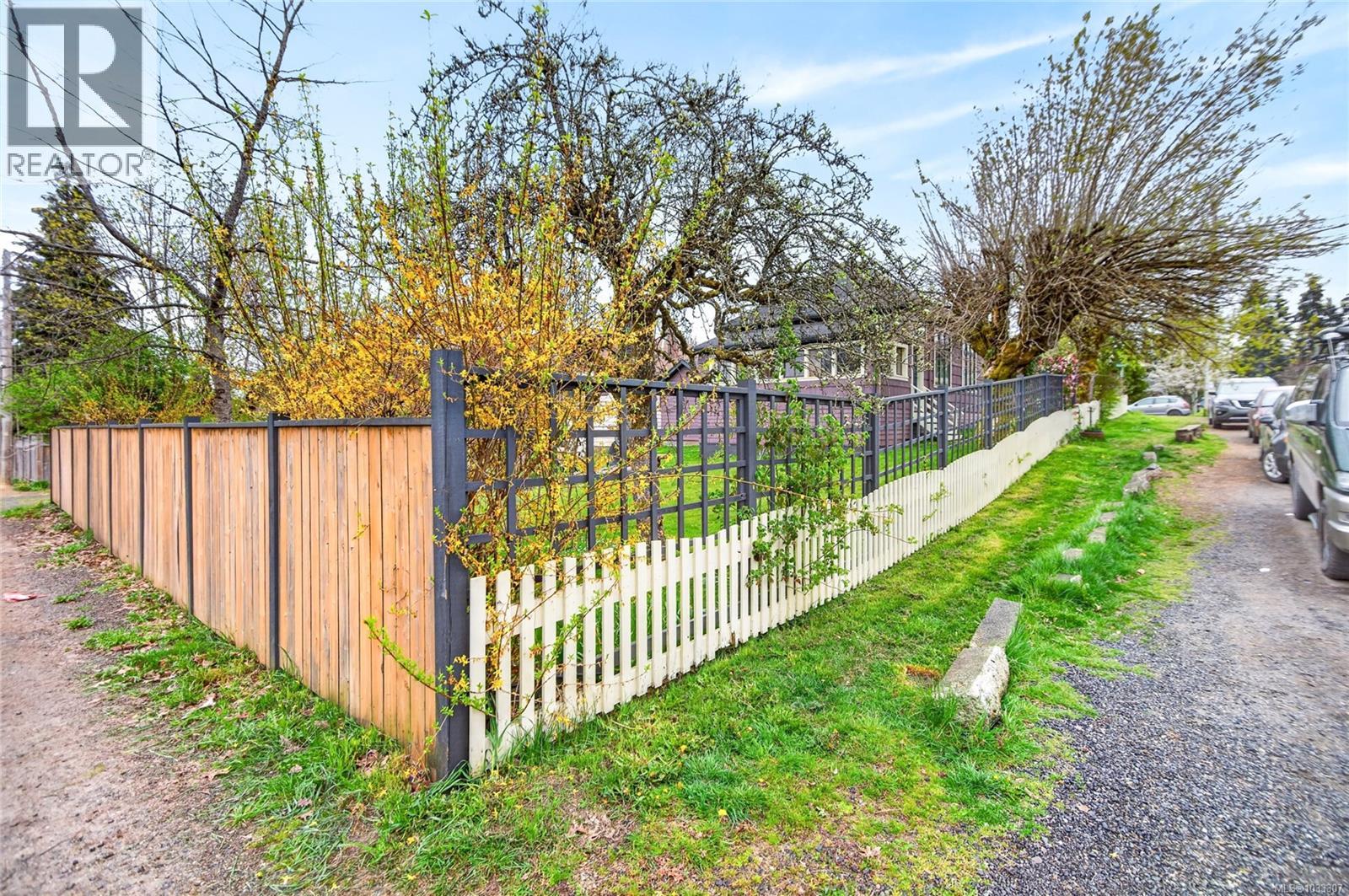 2738 Derwent Ave - 59