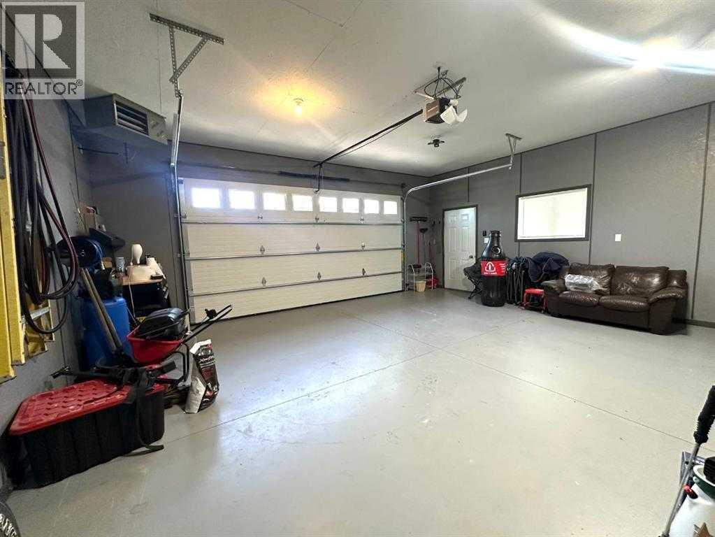 1221 OAK AVENUE - 11