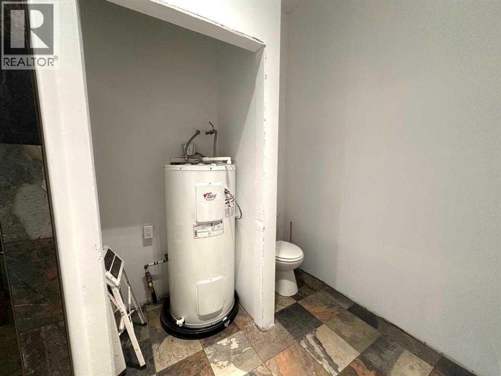 1221 OAK AVENUE - 15
