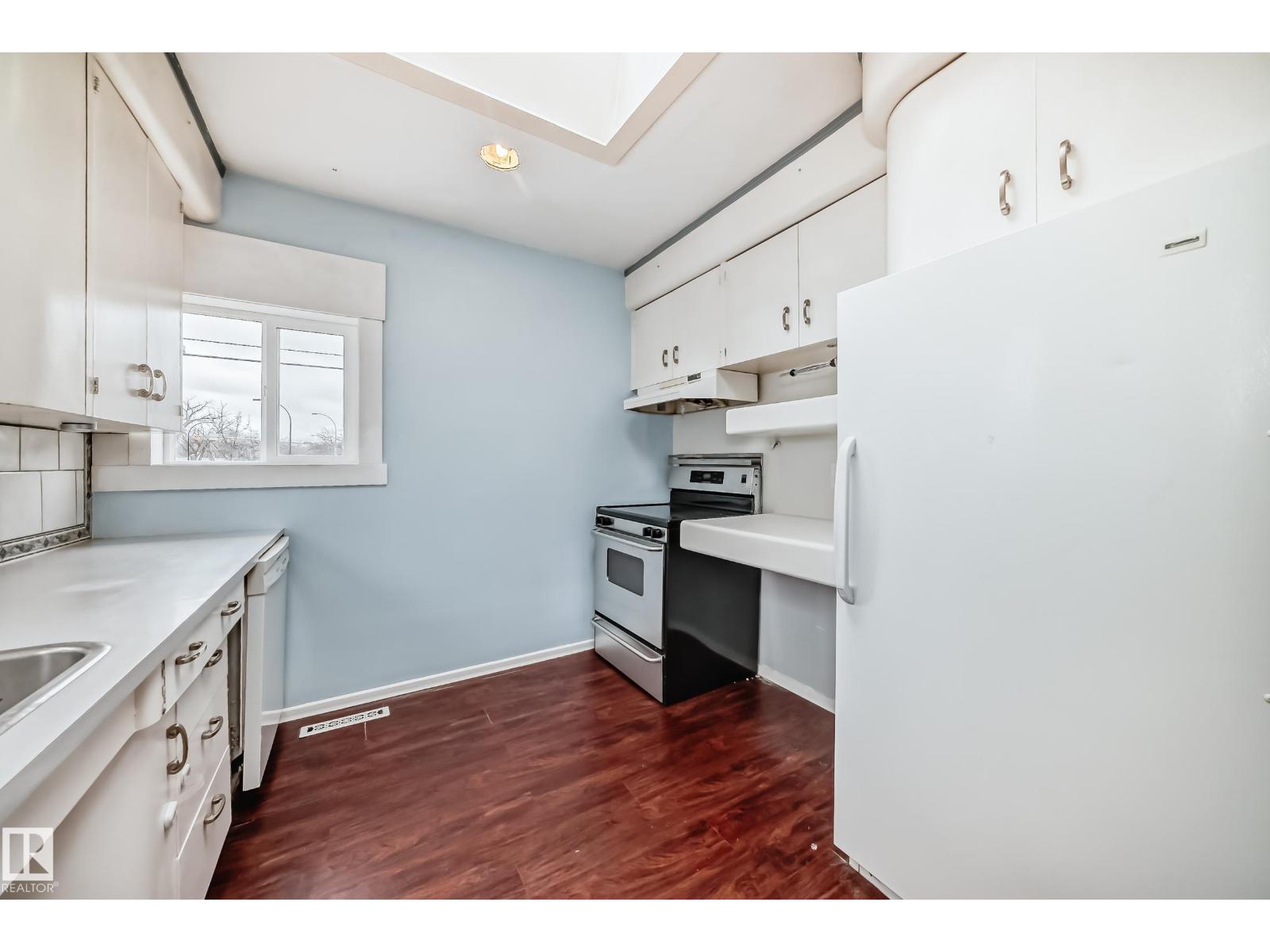 5204 112 AV NW - 10