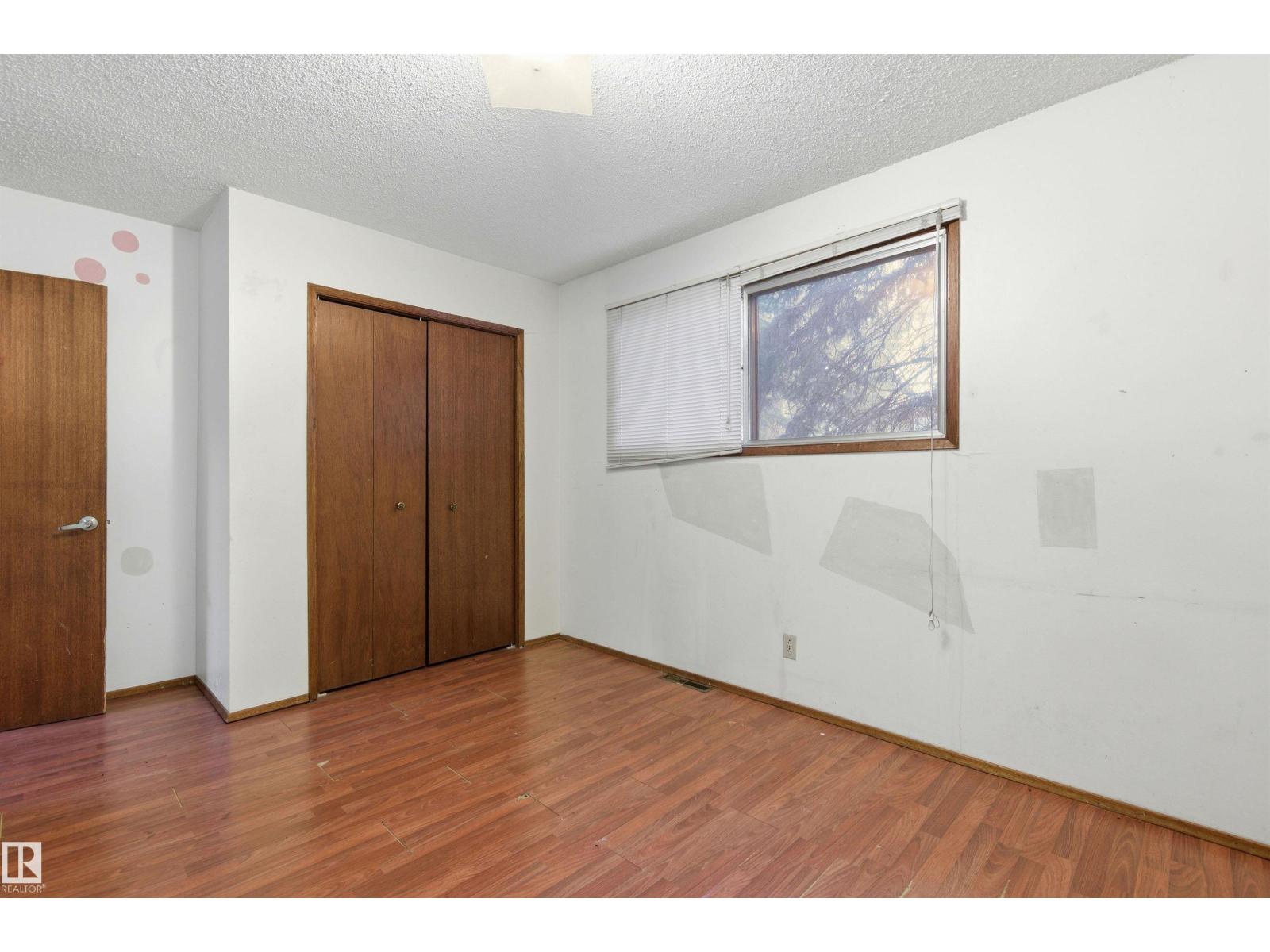 11211 77 AV NW - 10