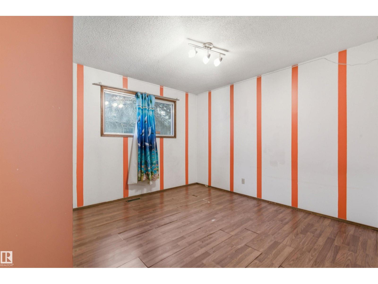 11211 77 AV NW - 11