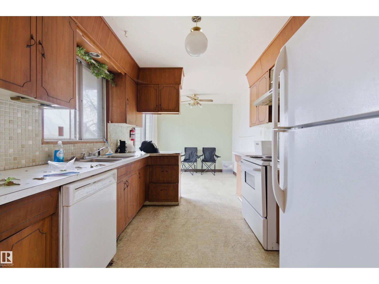 11211 77 AV NW - 14