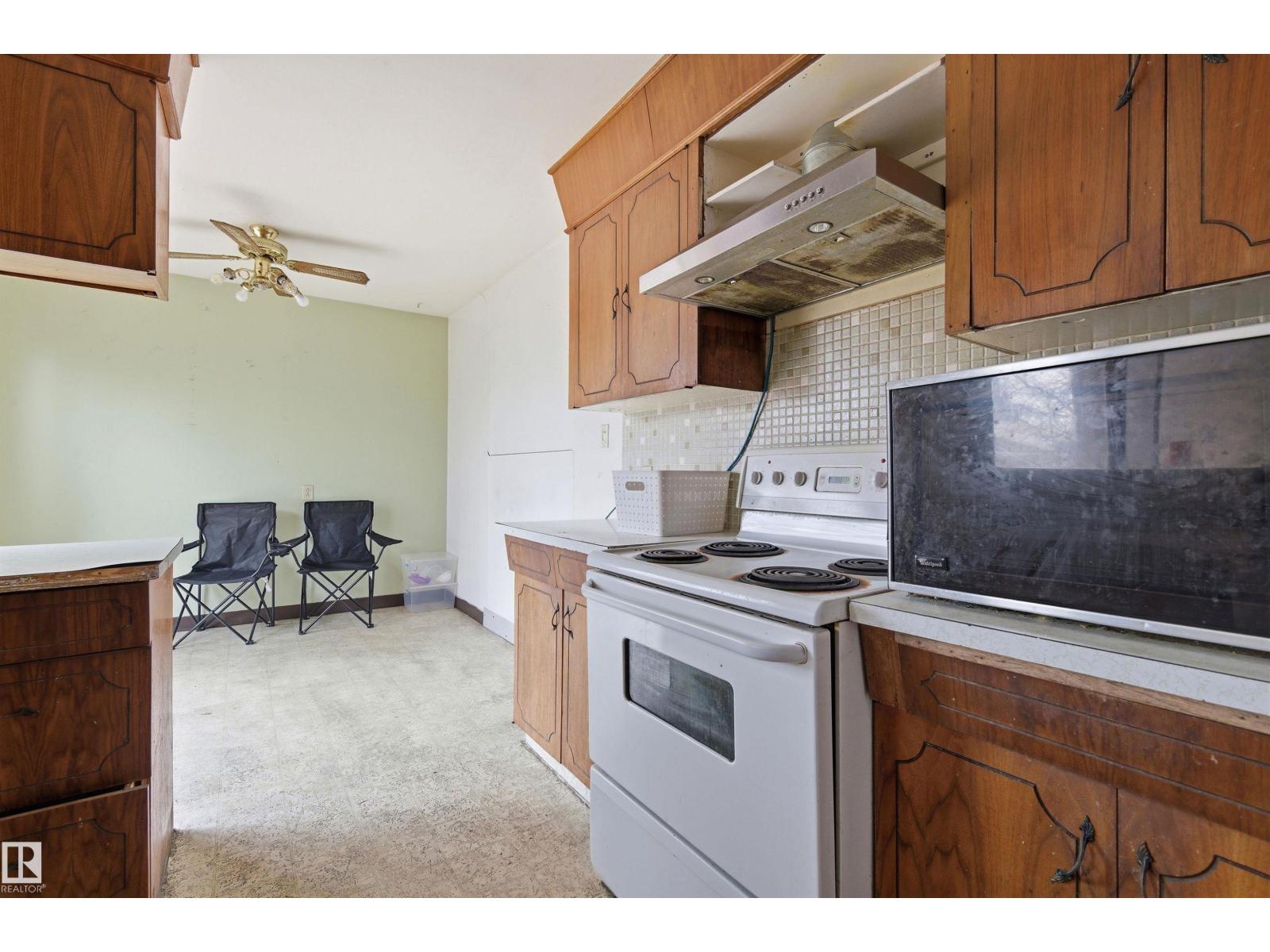 11211 77 AV NW - 15