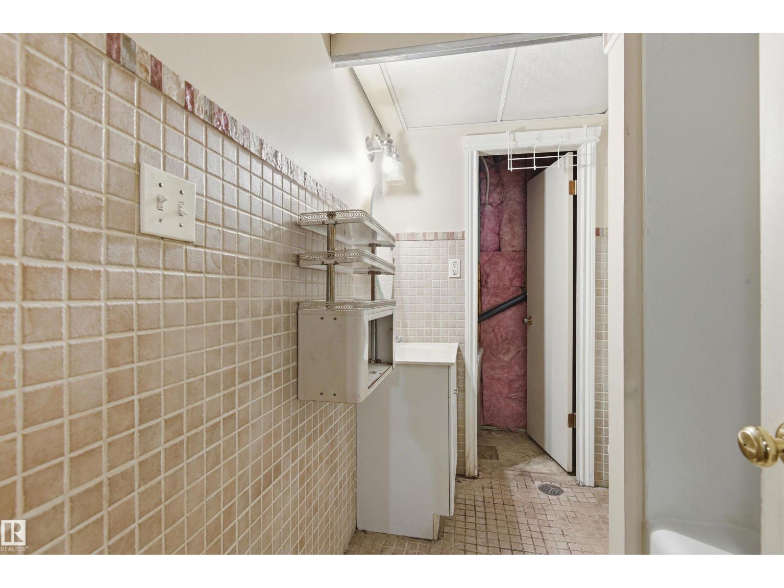 11211 77 AV NW - 22