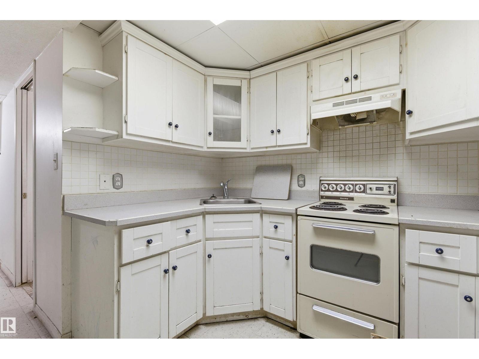 11211 77 AV NW - 29