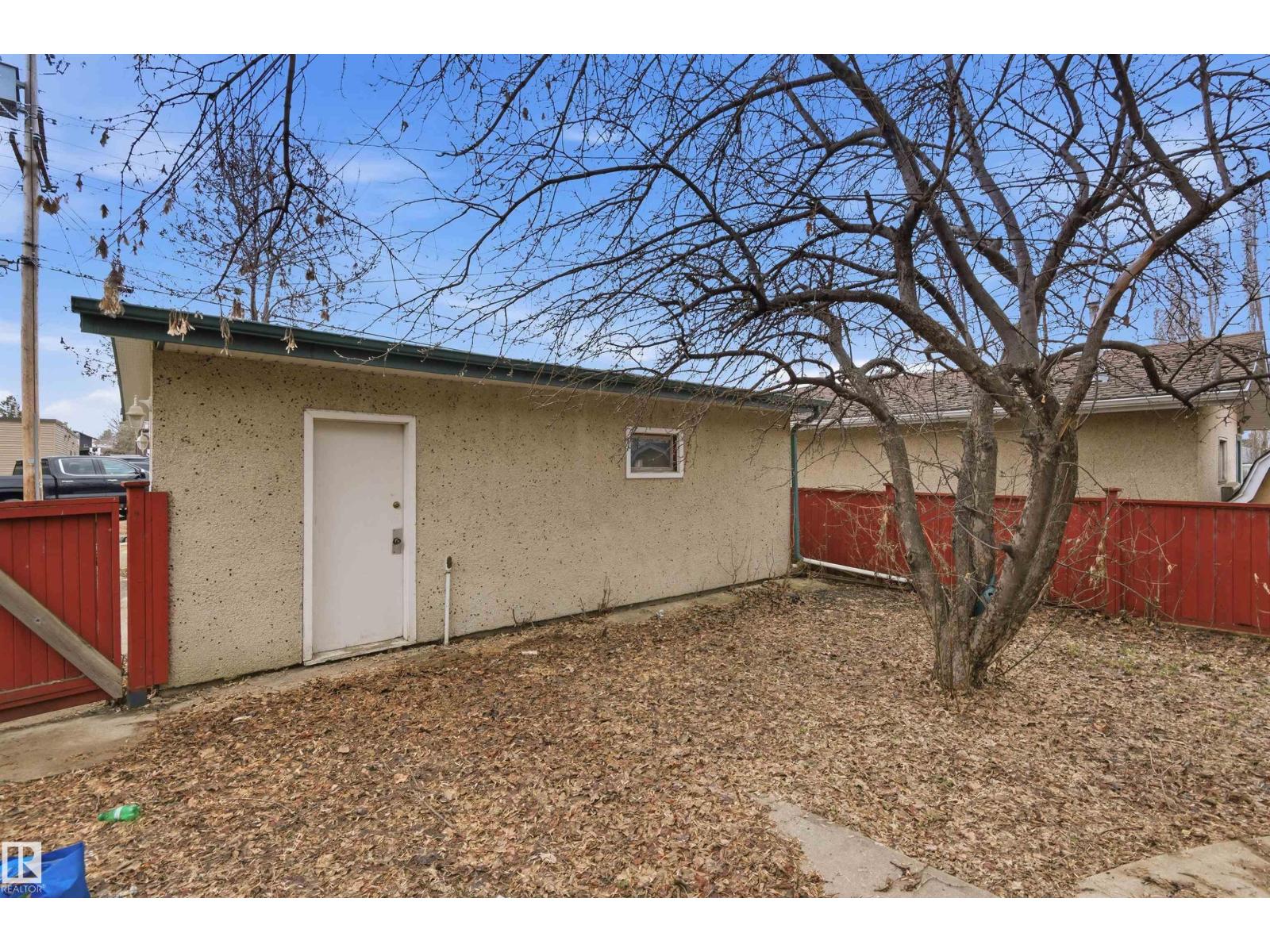 11211 77 AV NW - 34