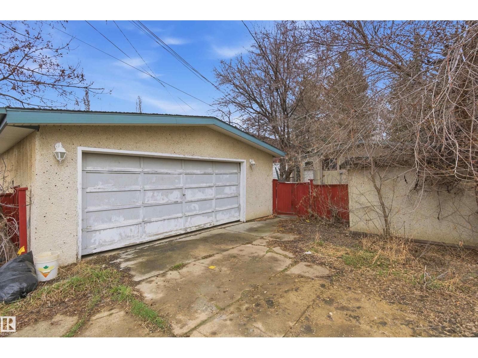 11211 77 AV NW - 35