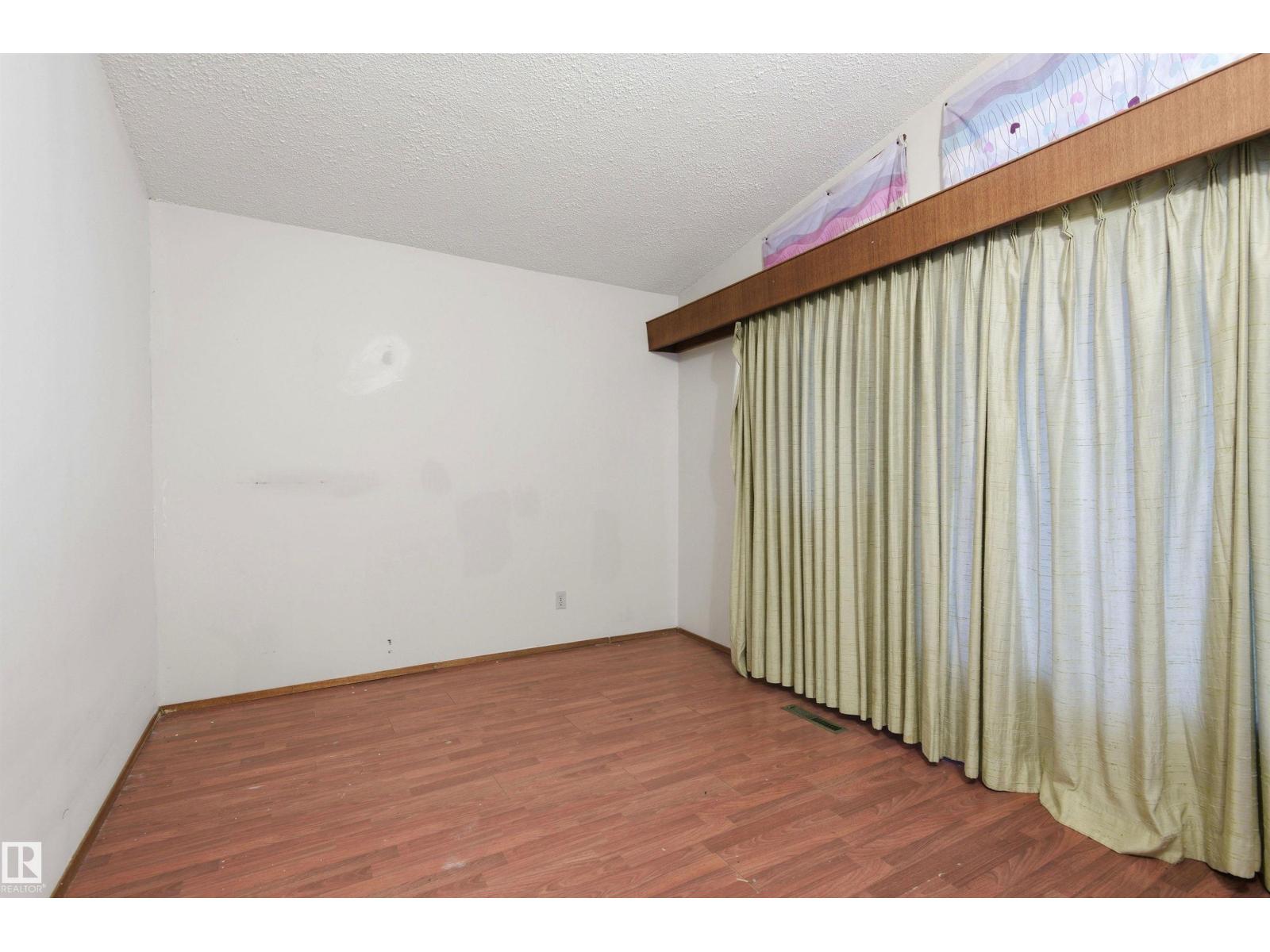 11211 77 AV NW - 5