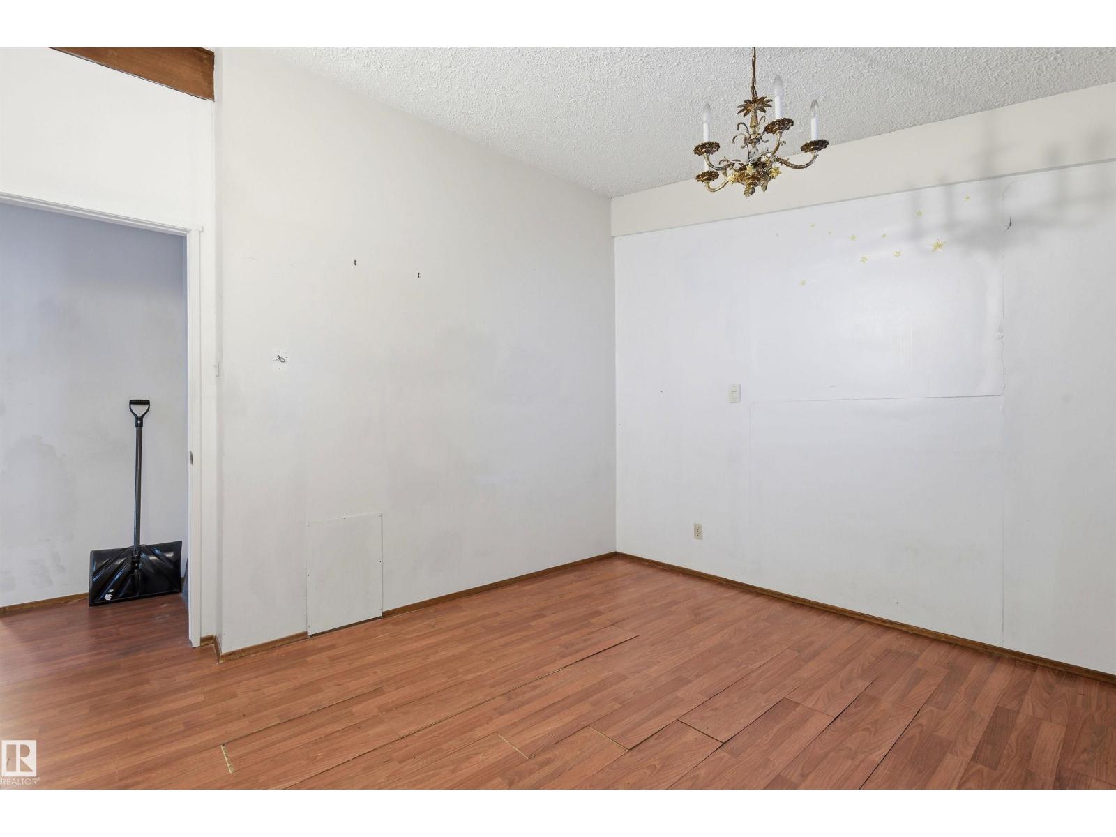 11211 77 AV NW - 8