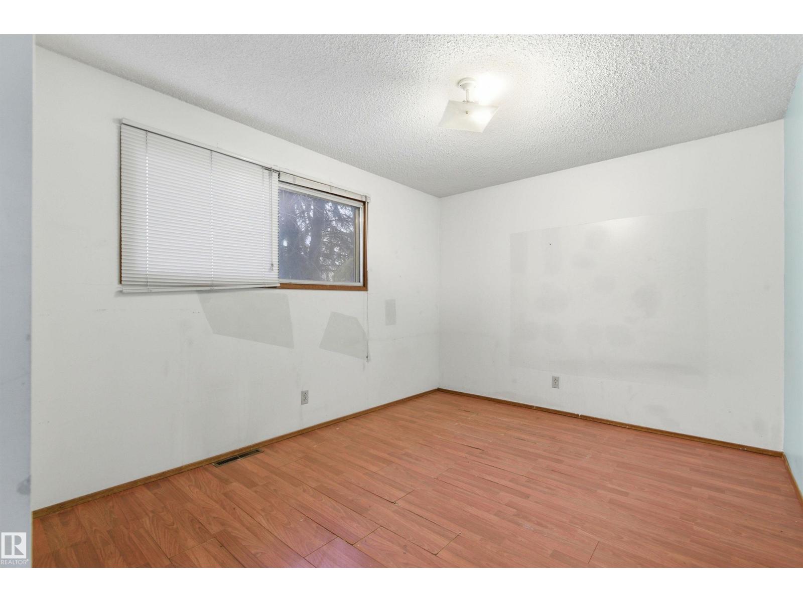 11211 77 AV NW - 9