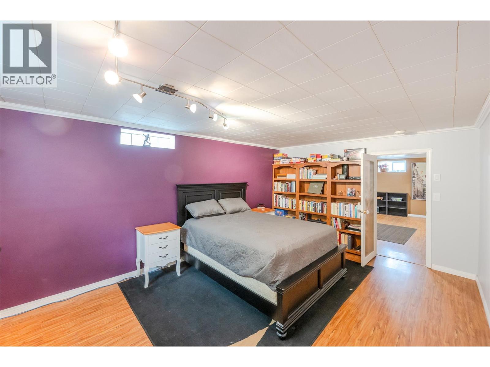 6437 BADGER Street - 30