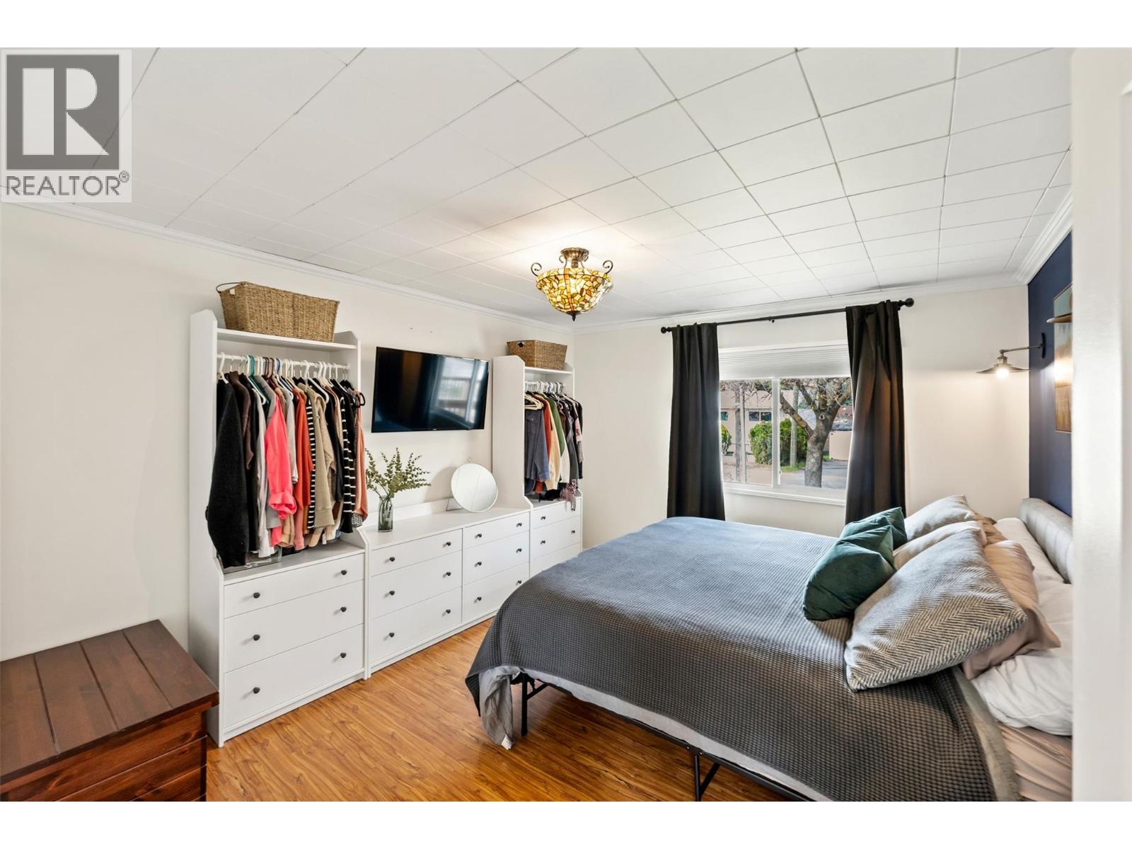 6437 BADGER Street - 7