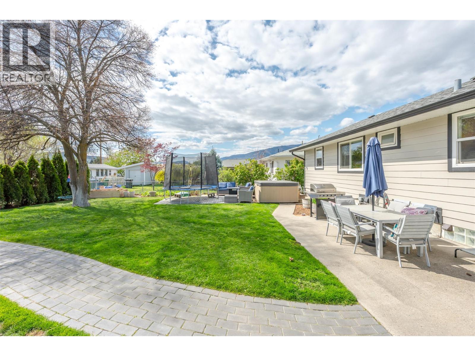 6437 BADGER Street - 38