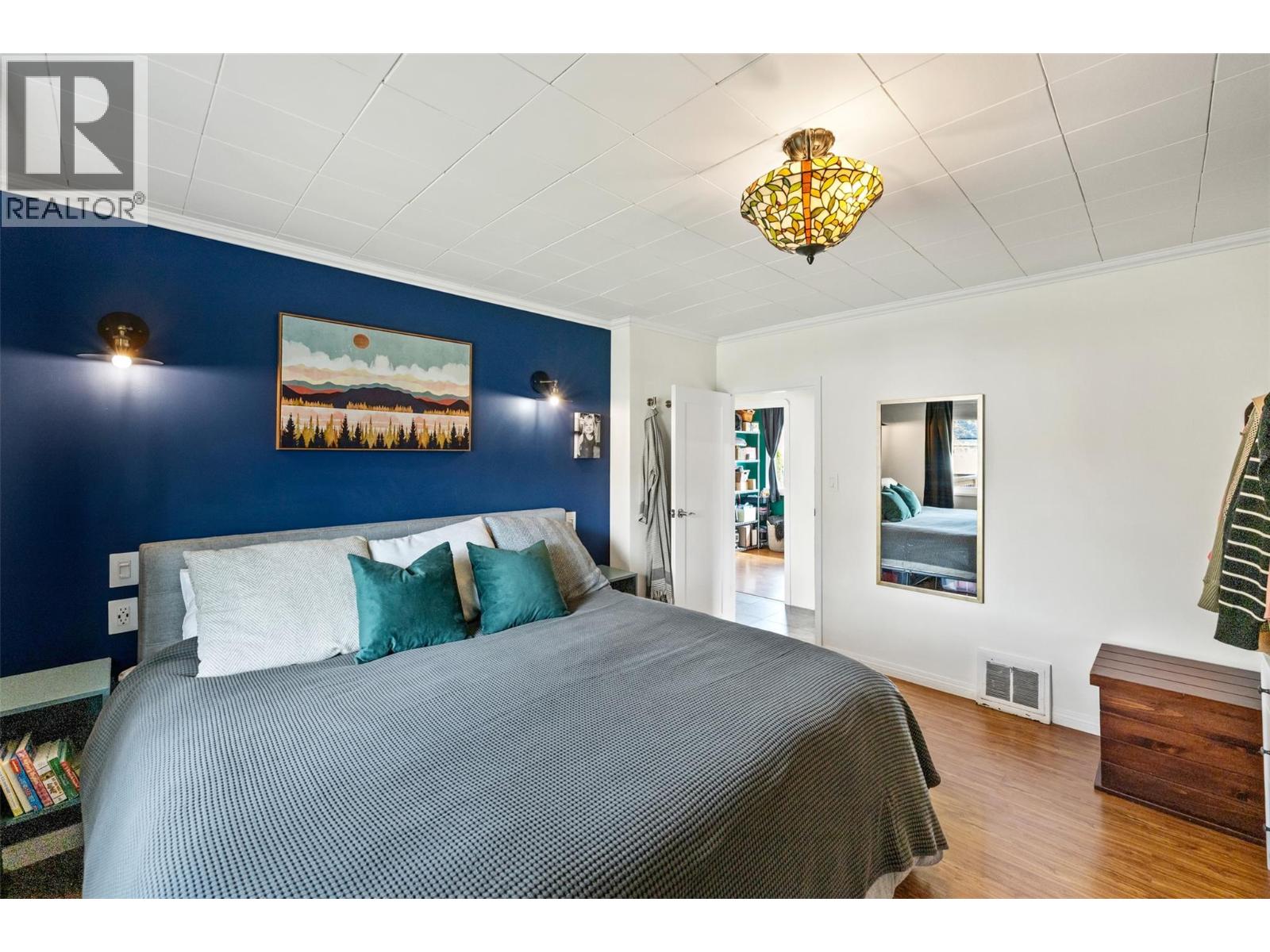 6437 BADGER Street - 25