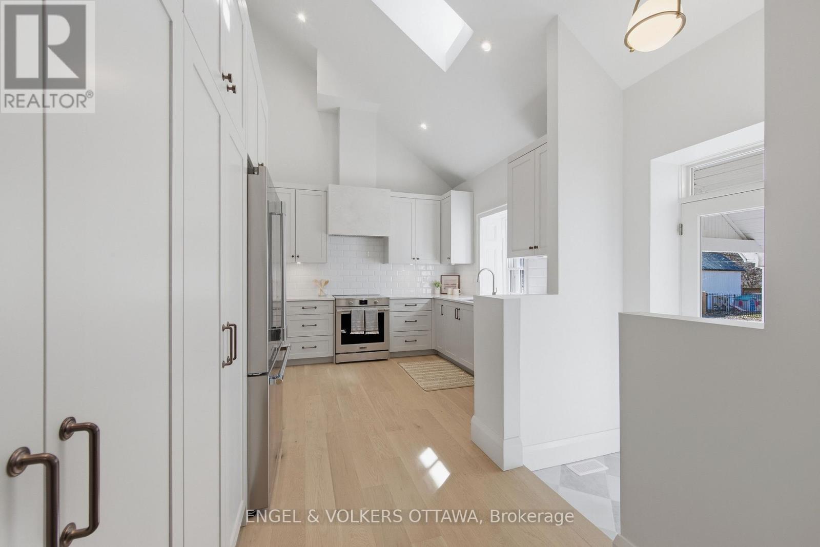 71 THOMAS STREET - 11