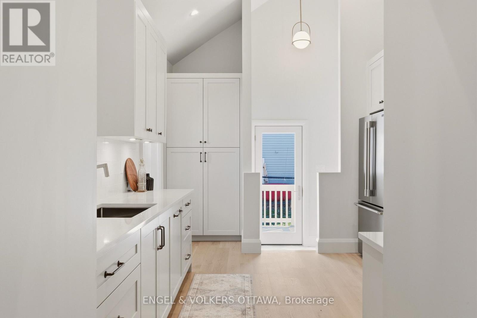 35 MACKAY STREET - 27