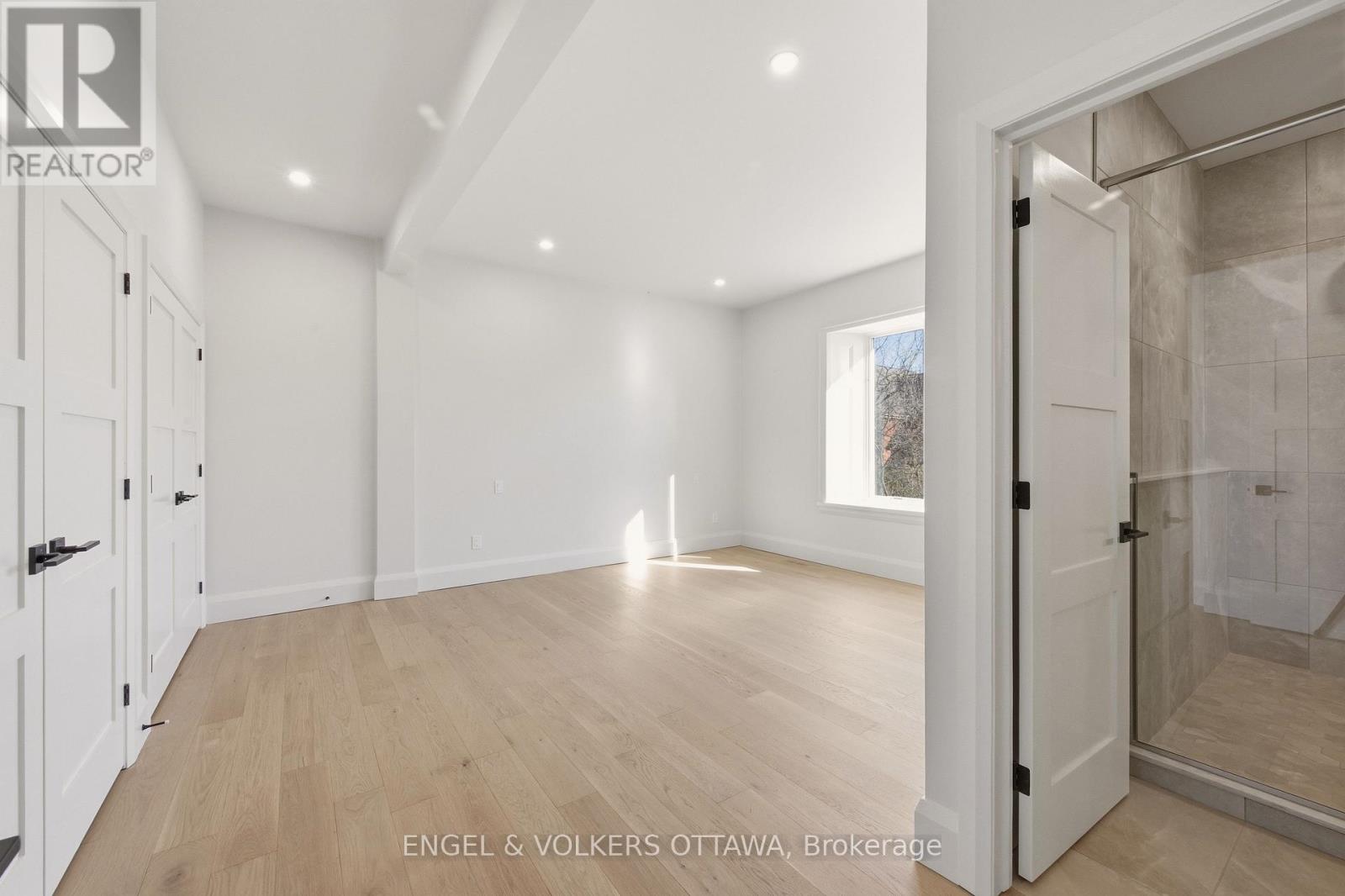 35 MACKAY STREET - 30