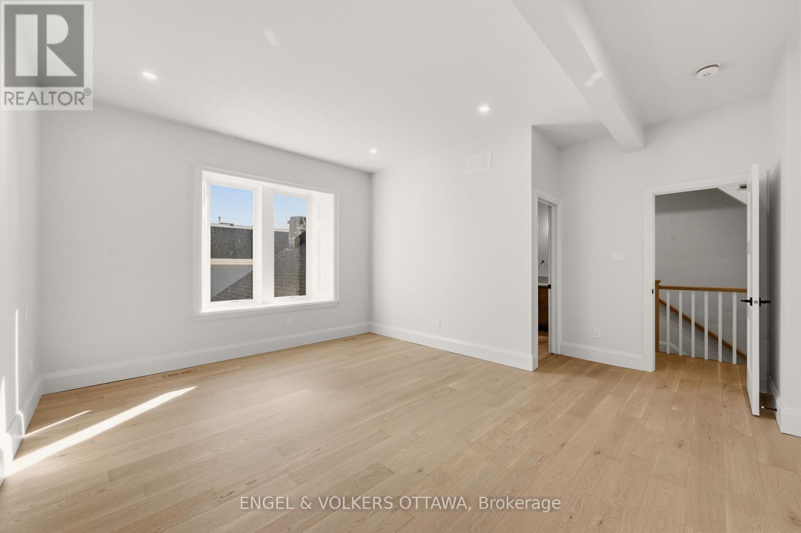 35 MACKAY STREET - 31