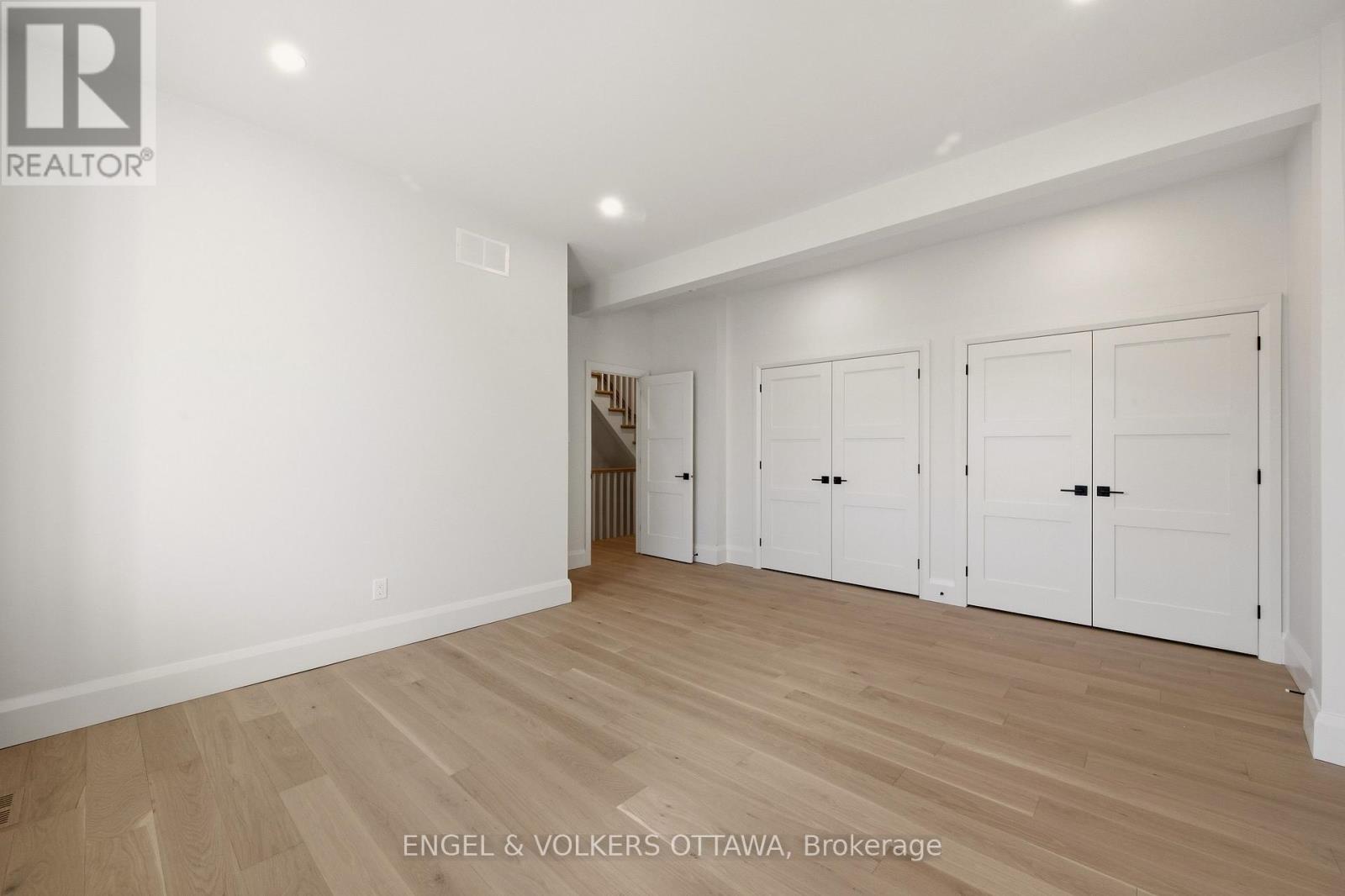35 MACKAY STREET - 32