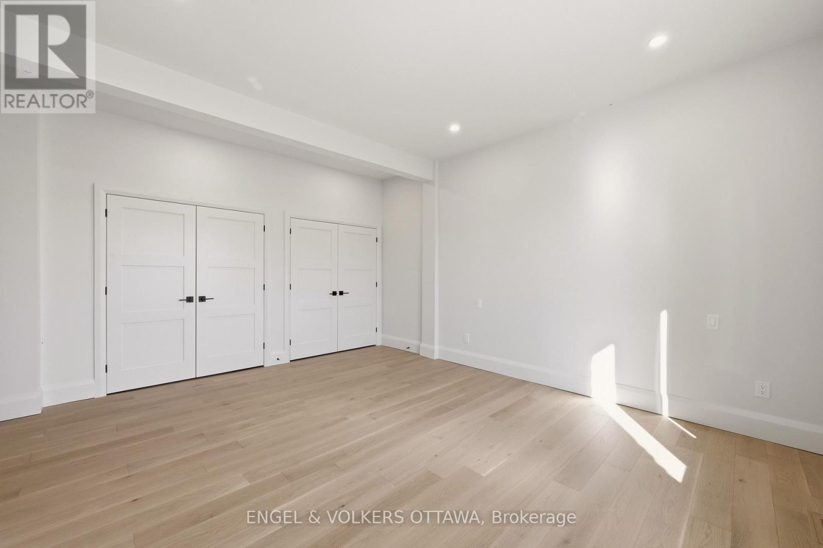 35 MACKAY STREET - 33