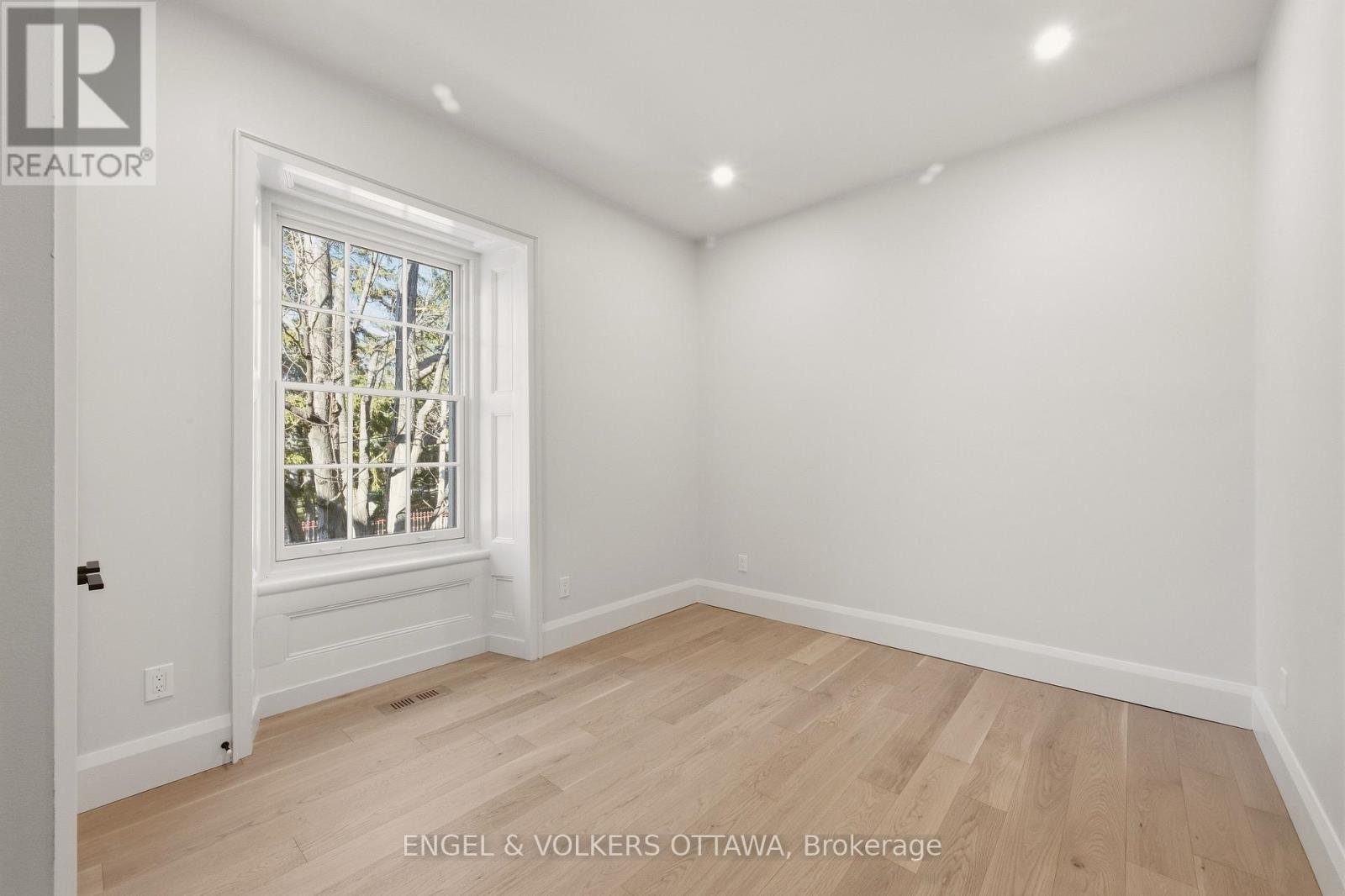 35 MACKAY STREET - 35