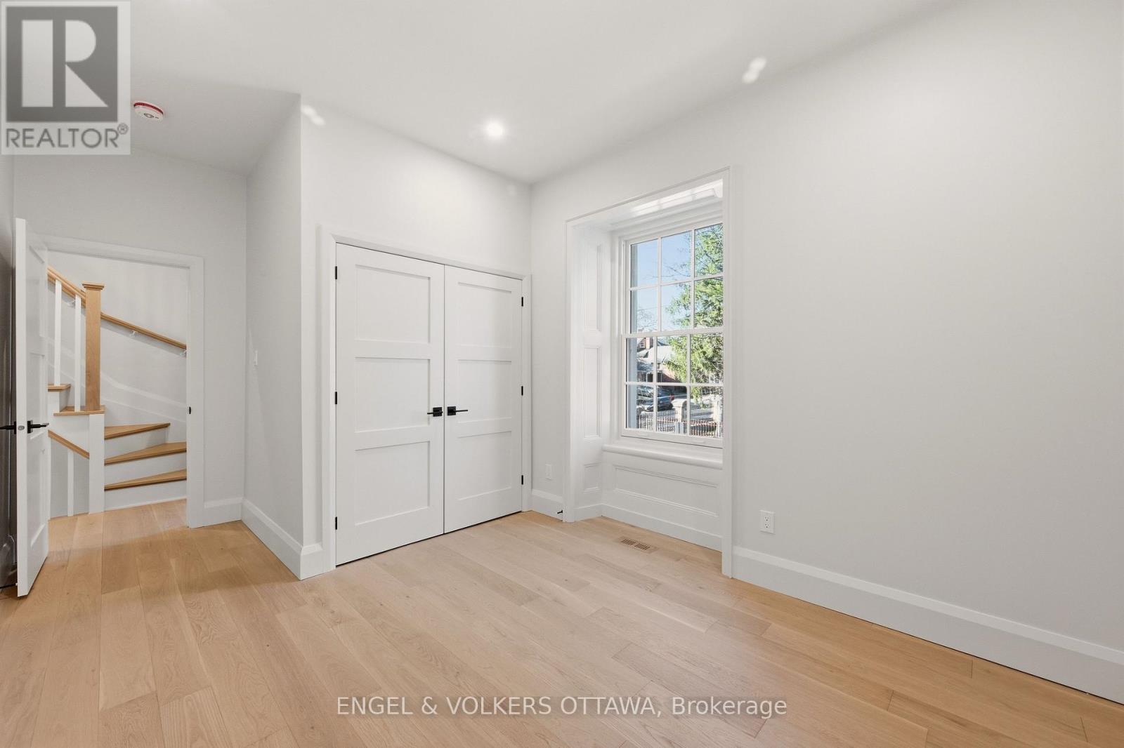 35 MACKAY STREET - 36