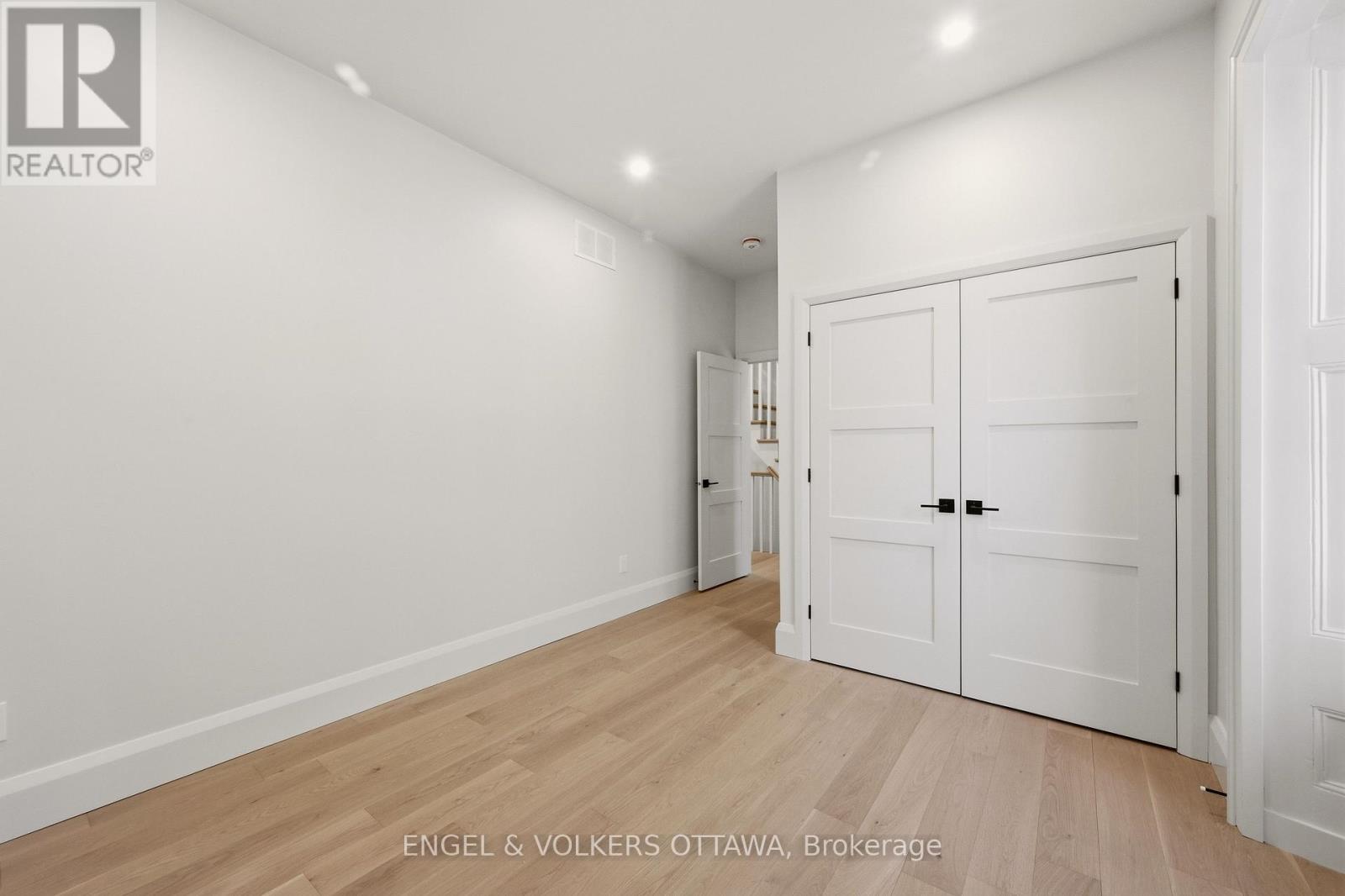 35 MACKAY STREET - 37
