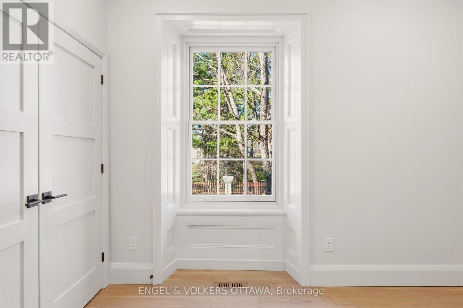 35 MACKAY STREET - 38