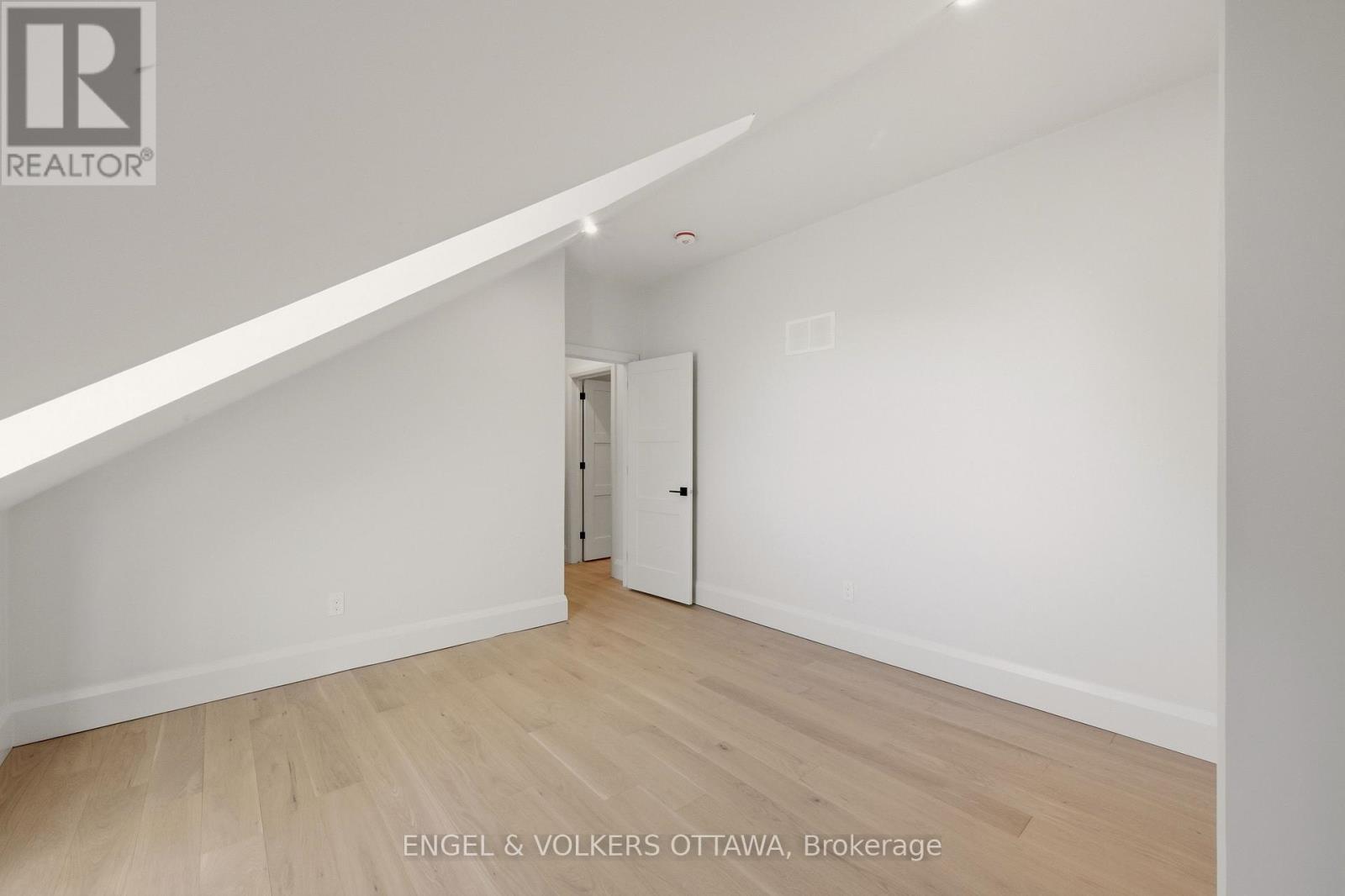 35 MACKAY STREET - 44