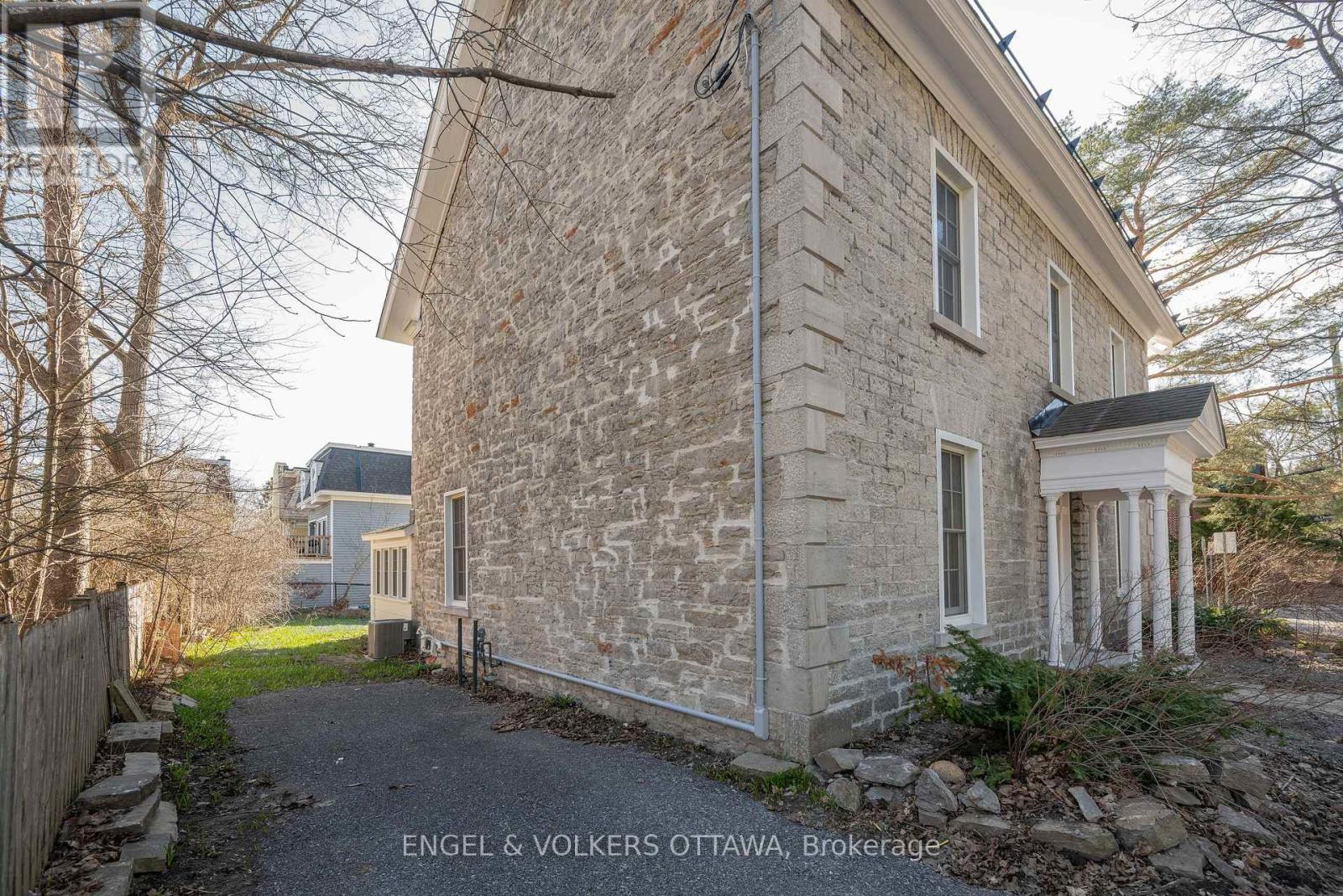 35 MACKAY STREET - 45