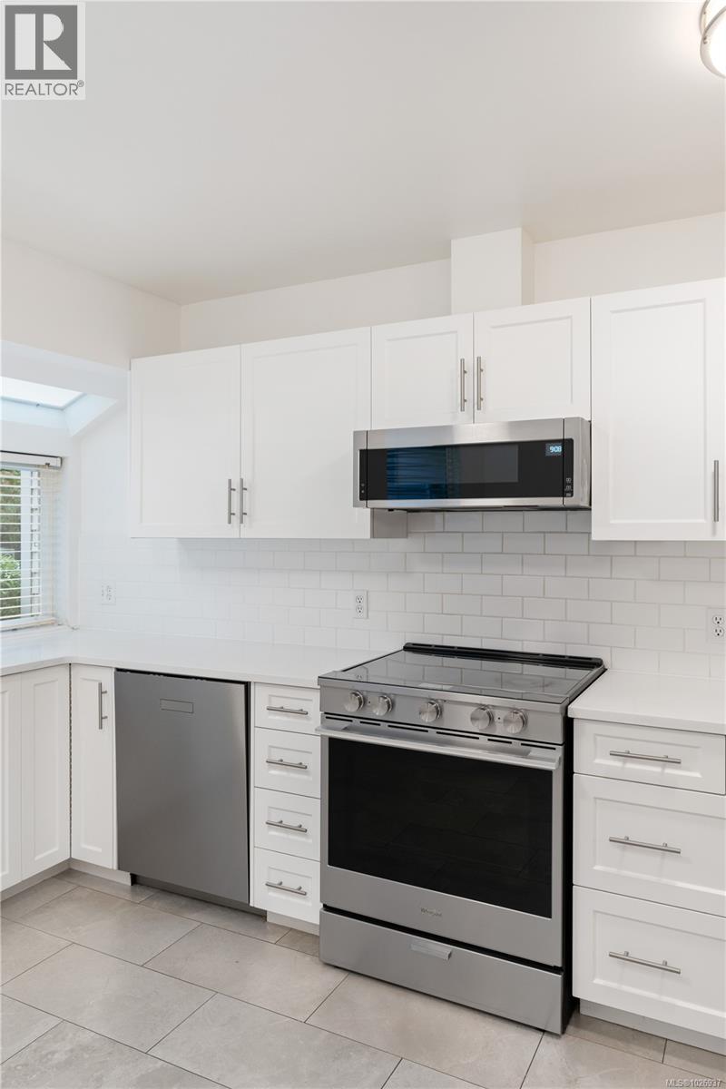 #3 1030 Hulford St - 3
