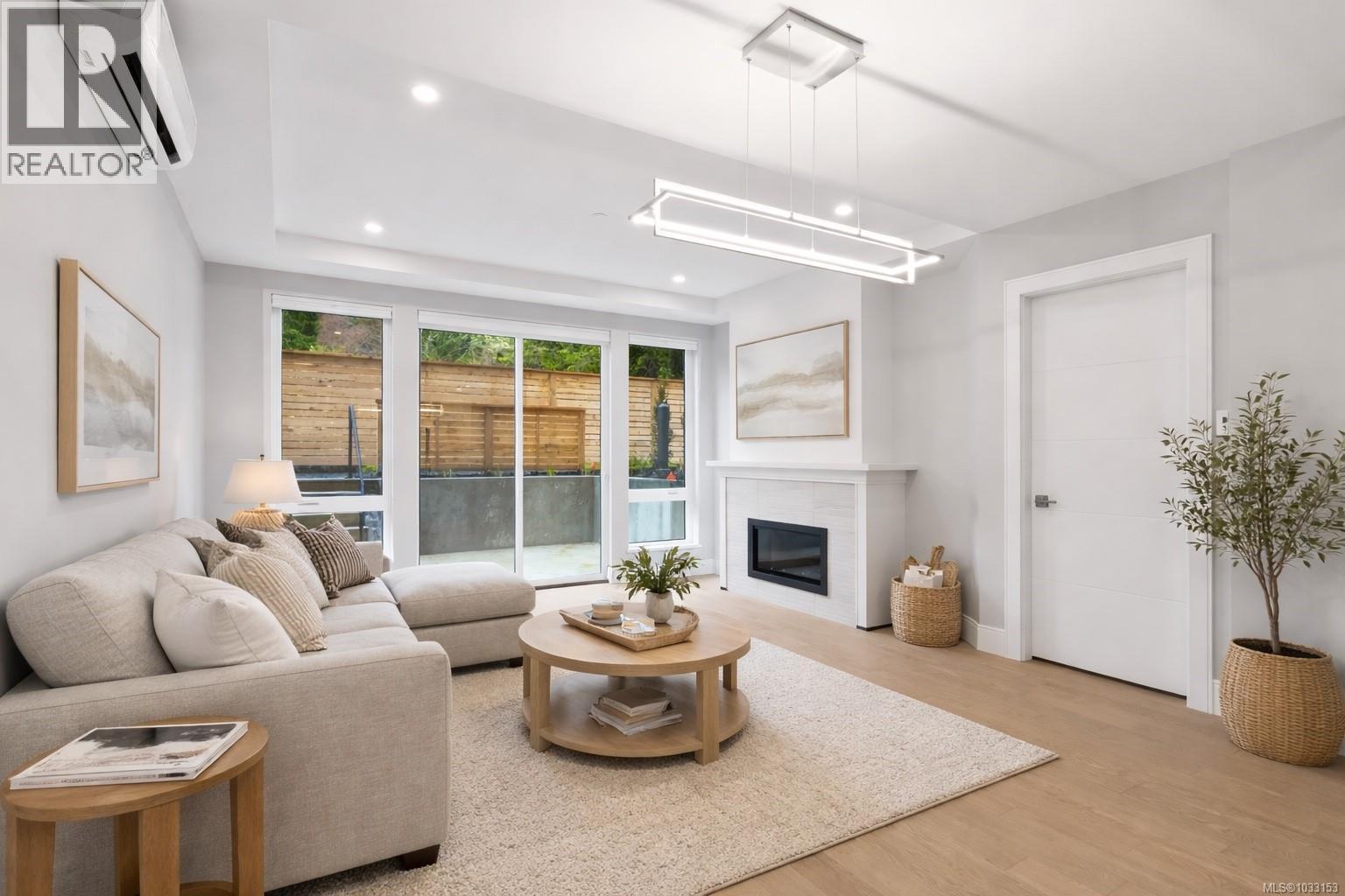 103 990 Doumac Avenue, Saanich