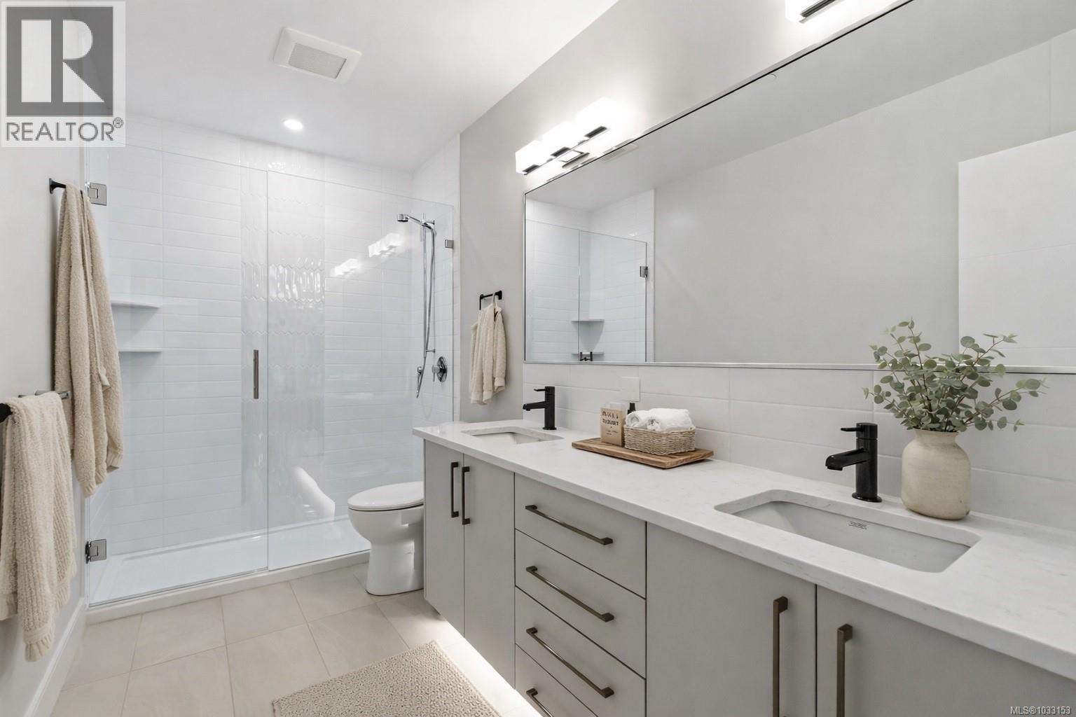 103 990 Doumac Avenue, Saanich