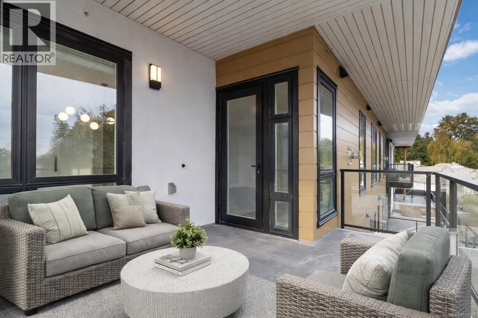 306 990 Doumac Avenue, Saanich