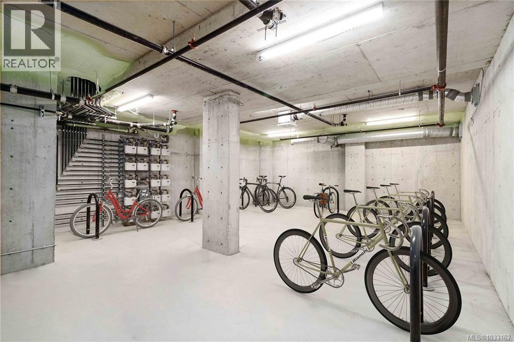 206 990 Doumac Avenue, Saanich