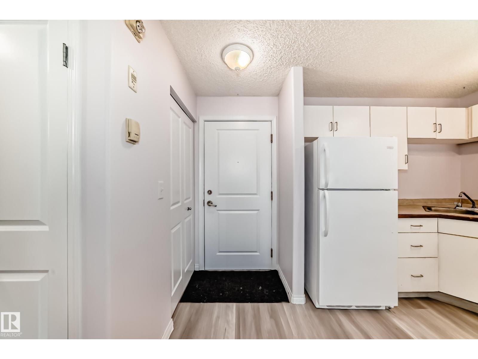 #218 10535 122 ST NW - 5