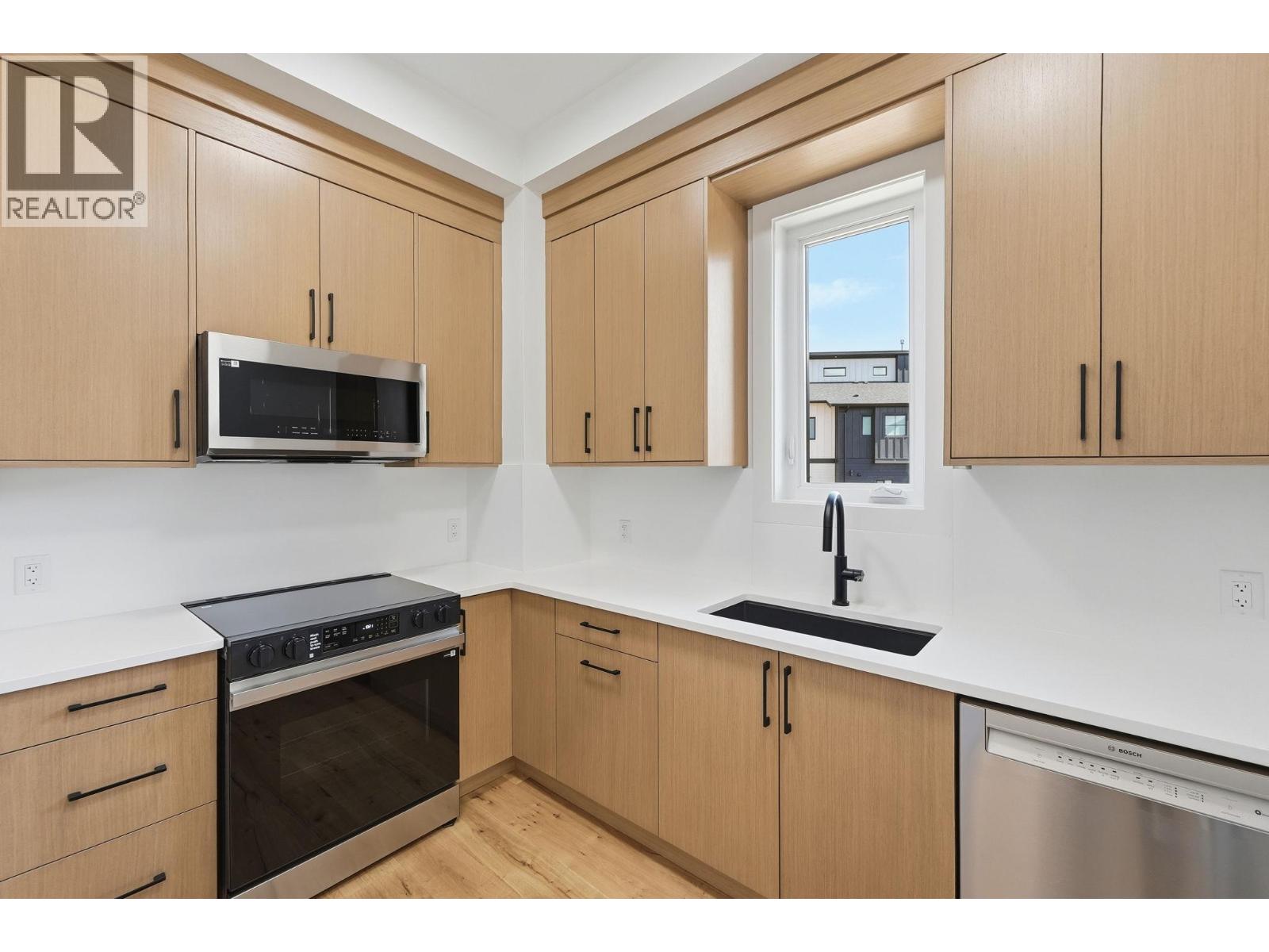 1087 Carnoustie Drive, Kelowna