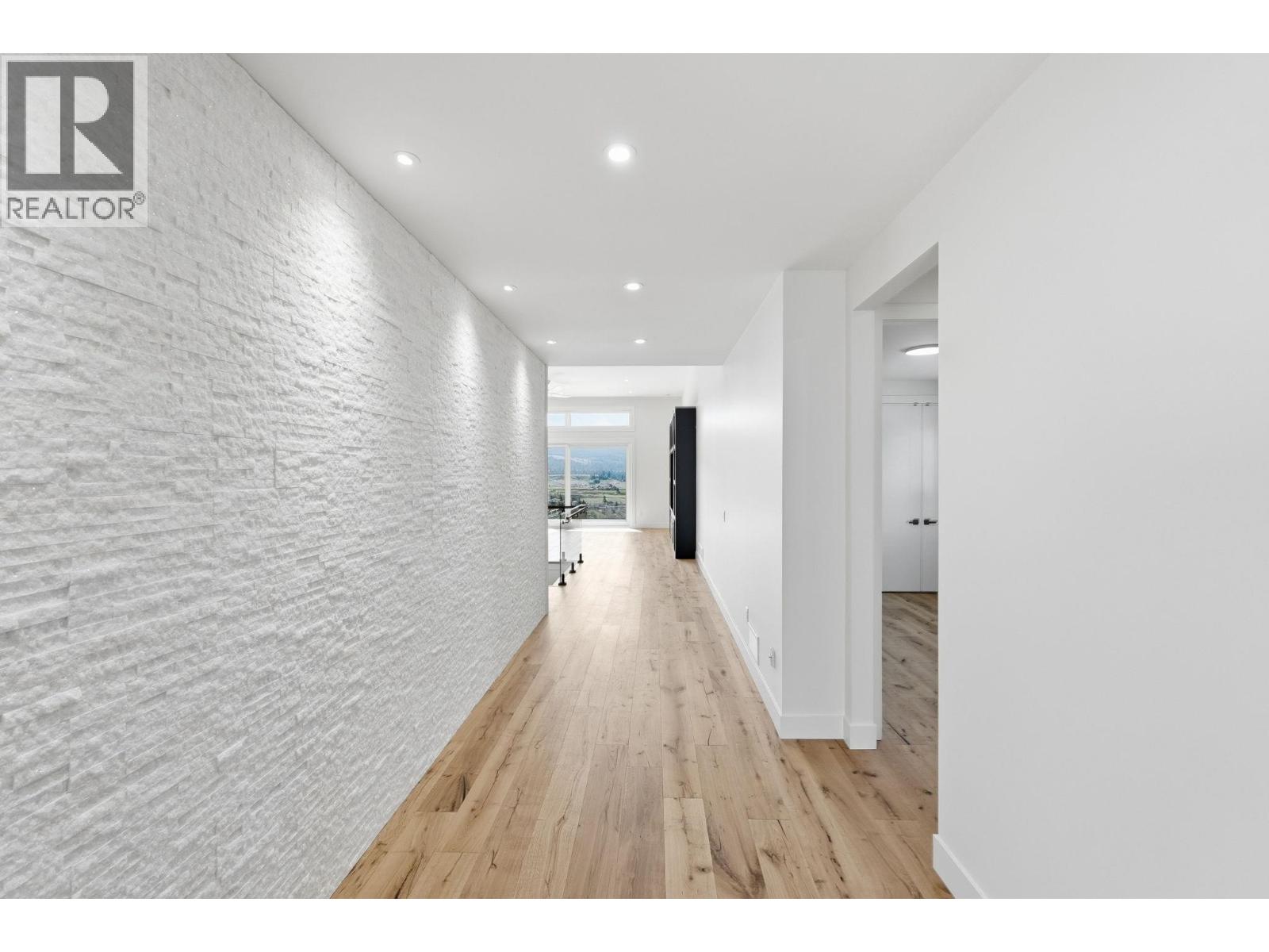 1087 Carnoustie Drive, Kelowna