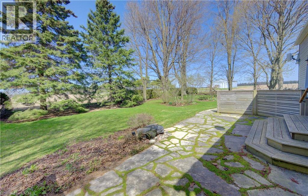 Stone patio featuring an irregular flagstone design