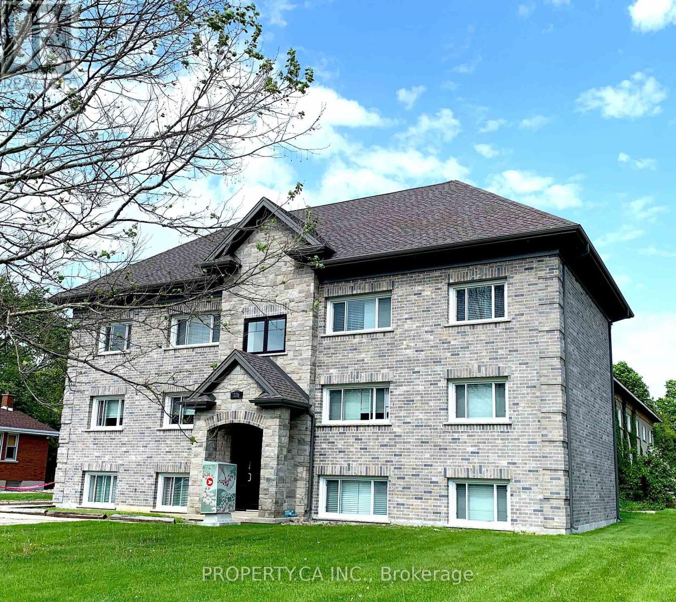 226 CLARKE STREET N - 1