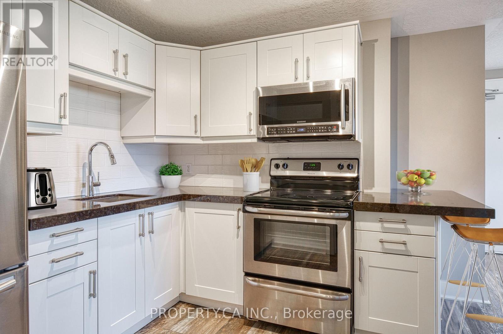 226 CLARKE STREET N - 14