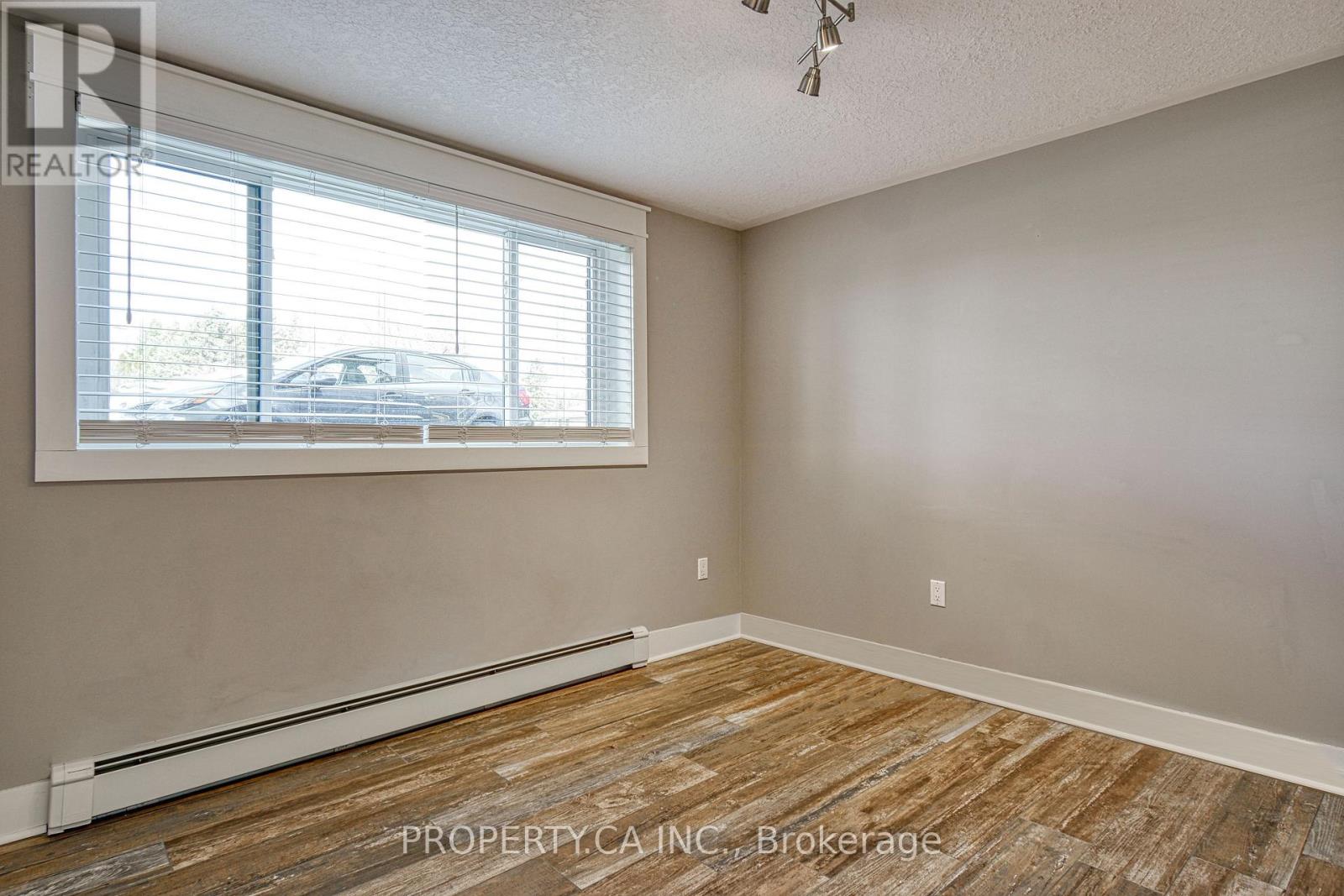 226 CLARKE STREET N - 19