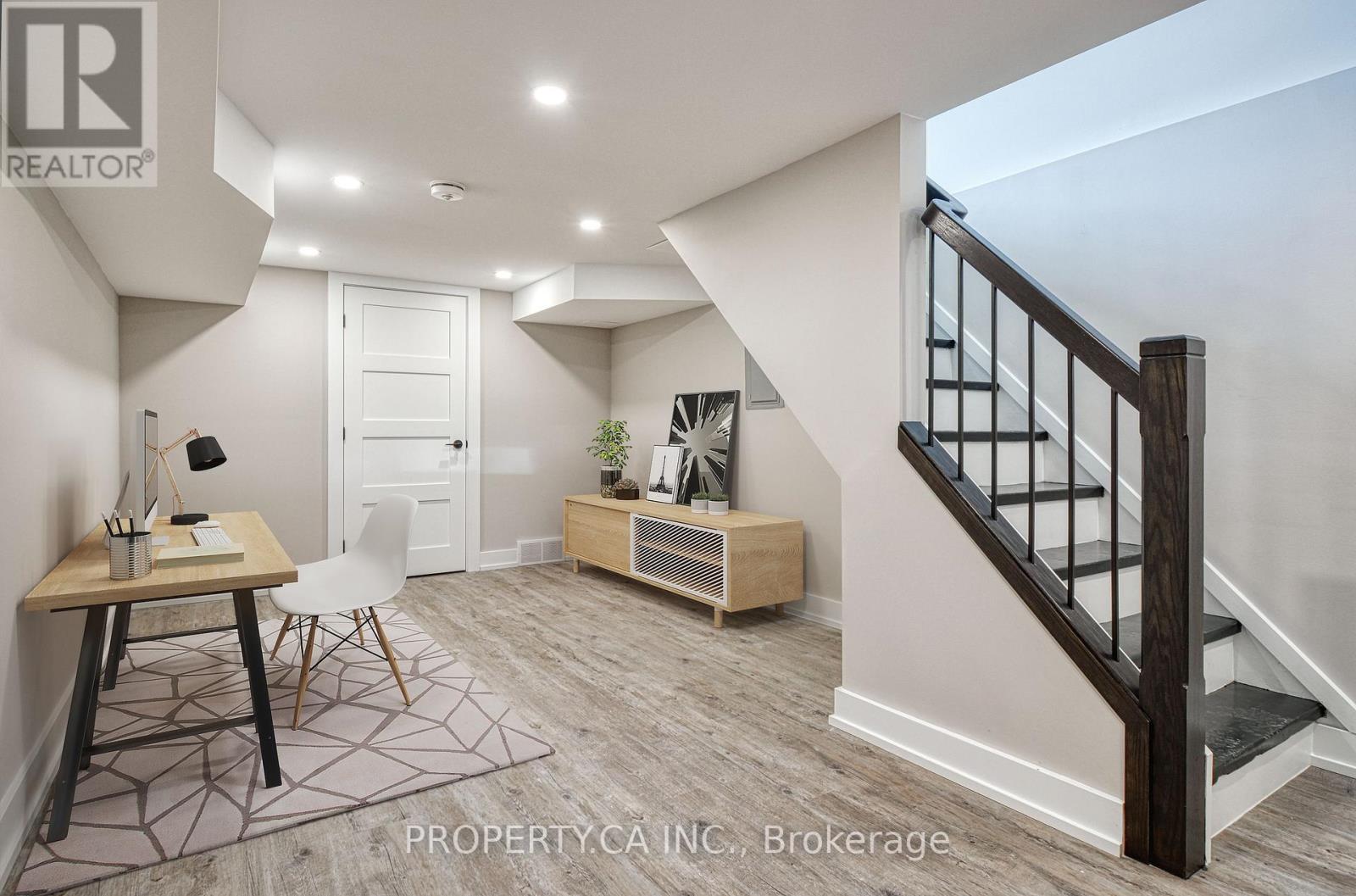 226 CLARKE STREET N - 2